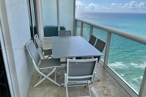 Condo in Hallandale Beach, Florida, 3 bedrooms  № 2052950 - photo 18