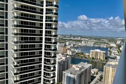 Condo in Hallandale Beach, Florida, 3 bedrooms  № 2052950 - photo 20