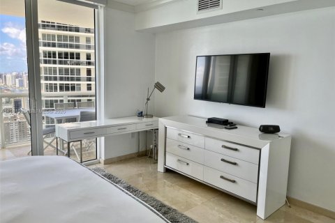 Condo in Hallandale Beach, Florida, 3 bedrooms  № 2052950 - photo 17