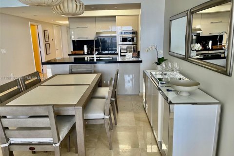 Condo in Hallandale Beach, Florida, 3 bedrooms  № 2052950 - photo 14