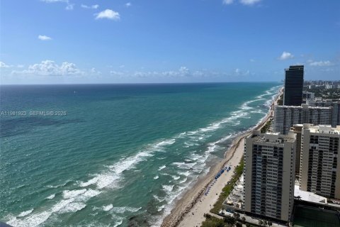 Condo in Hallandale Beach, Florida, 3 bedrooms  № 2052950