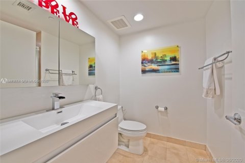Condo in Hallandale Beach, Florida, 3 bedrooms  № 2052950 - photo 11