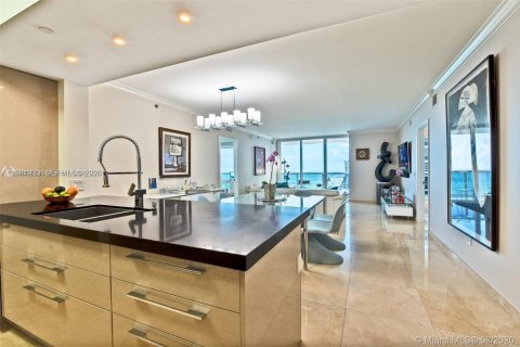Condo in Hallandale Beach, Florida, 3 bedrooms  № 2052950 - photo 4