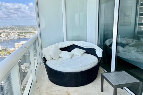 Condo in Hallandale Beach, Florida, 3 bedrooms  № 2052950 - photo 19