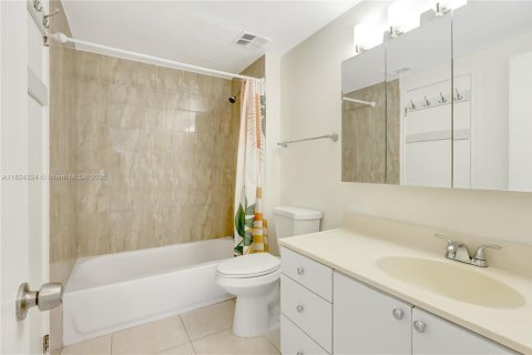 Купить кондоминиум в Майами, Флорида 1 спальня, 65.96м2, № 1794211 - фото 12