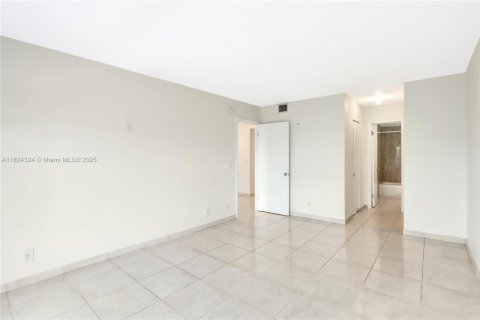 Купить кондоминиум в Майами, Флорида 1 спальня, 65.96м2, № 1794211 - фото 10