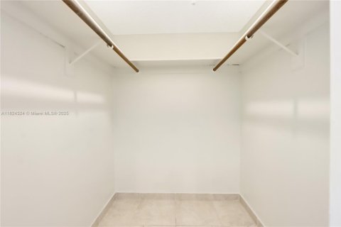 Купить кондоминиум в Майами, Флорида 1 спальня, 65.96м2, № 1794211 - фото 15