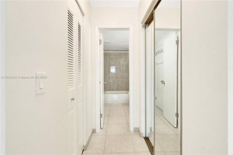 Купить кондоминиум в Майами, Флорида 1 спальня, 65.96м2, № 1794211 - фото 11