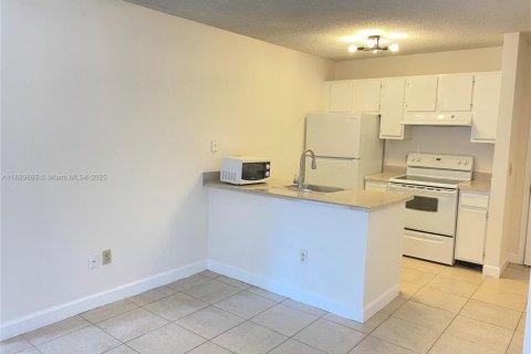 Condominio en alquiler en Pompano Beach, Florida, 1 dormitorio, 43.66 m2 № 1939210 - foto 12