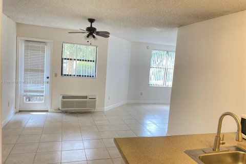 Condominio en alquiler en Pompano Beach, Florida, 1 dormitorio, 43.66 m2 № 1939210 - foto 13