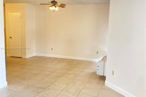 Condominio en alquiler en Pompano Beach, Florida, 1 dormitorio, 43.66 m2 № 1939210 - foto 9
