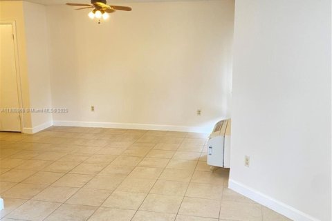 Condominio en alquiler en Pompano Beach, Florida, 1 dormitorio, 43.66 m2 № 1939210 - foto 5