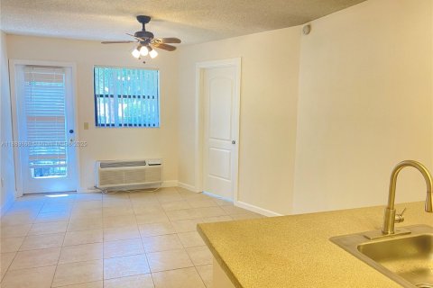 Condominio en alquiler en Pompano Beach, Florida, 1 dormitorio, 43.66 m2 № 1939210 - foto 18