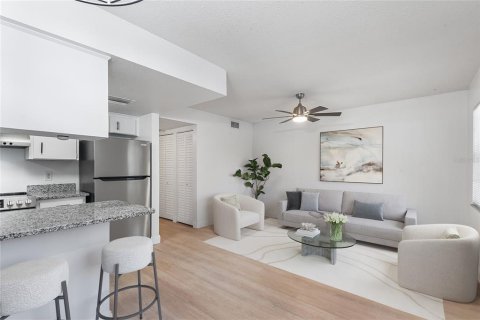 Appartement à louer à Saint Petersburg, Floride: 1 chambre, 59.46 m2 № 2216051 - photo 2