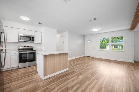 House in Seffner, Florida 3 bedrooms, 120.77 sq.m. № 1782271 - photo 6