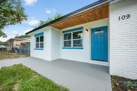 House in Seffner, Florida 3 bedrooms, 120.77 sq.m. № 1782271 - photo 1