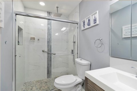 House in Sarasota, Florida 3 bedrooms, 111.48 sq.m. № 1815812 - photo 14