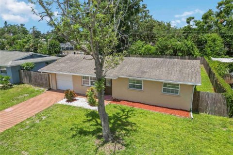 House in Sarasota, Florida 3 bedrooms, 111.48 sq.m. № 1815812 - photo 30