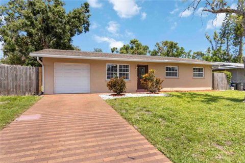 House in Sarasota, Florida 3 bedrooms, 111.48 sq.m. № 1815812 - photo 1