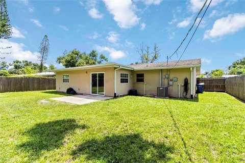 House in Sarasota, Florida 3 bedrooms, 111.48 sq.m. № 1815812 - photo 23