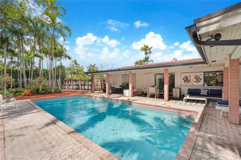 House in Miami, Florida 4 bedrooms, 184.97 sq.m. № 2040923 - photo 4