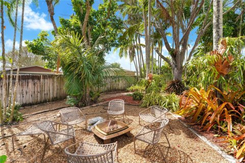 House in Miami, Florida 4 bedrooms, 184.97 sq.m. № 2040923 - photo 28