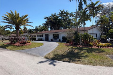 House in Miami, Florida 4 bedrooms, 184.97 sq.m. № 2040923 - photo 2