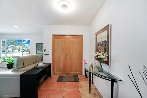 House in Miami, Florida 4 bedrooms, 184.97 sq.m. № 2040923 - photo 9