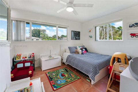 House in Miami, Florida 4 bedrooms, 184.97 sq.m. № 2040923 - photo 26