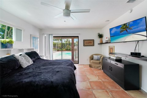 House in Miami, Florida 4 bedrooms, 184.97 sq.m. № 2040923 - photo 22