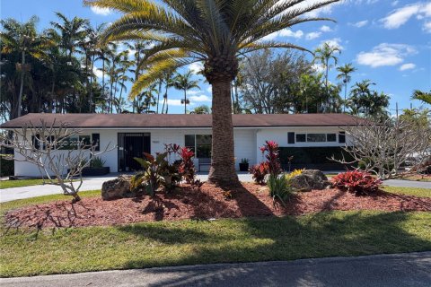 House in Miami, Florida 4 bedrooms, 184.97 sq.m. № 2040923