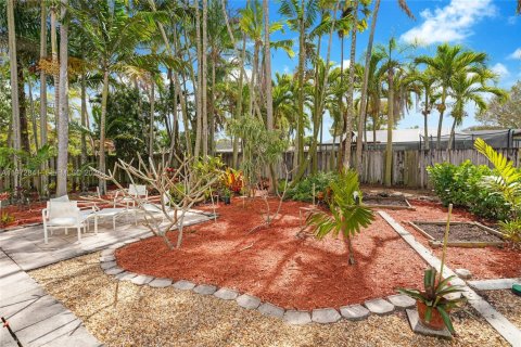 House in Miami, Florida 4 bedrooms, 184.97 sq.m. № 2040923 - photo 5