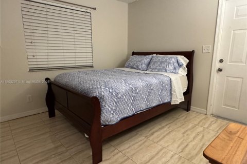 House in Hollywood, Florida 2 bedrooms, 91.51 sq.m. № 1958645 - photo 7