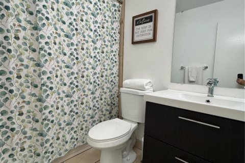 House in Hollywood, Florida 2 bedrooms, 91.51 sq.m. № 1958645 - photo 11