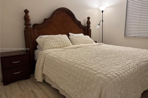 House in Hollywood, Florida 2 bedrooms, 91.51 sq.m. № 1958645 - photo 9