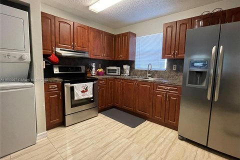 House in Hollywood, Florida 2 bedrooms, 91.51 sq.m. № 1958645 - photo 4