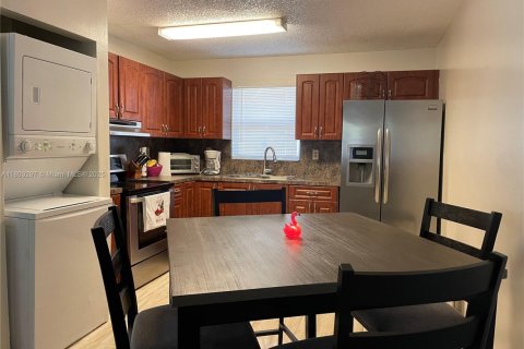 House in Hollywood, Florida 2 bedrooms, 91.51 sq.m. № 1958645 - photo 3