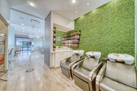 Commercial property in Coral Gables, Florida № 1875227 - photo 11