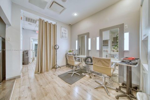 Commercial property in Coral Gables, Florida № 1875227 - photo 13
