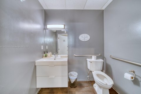 Commercial property in Coral Gables, Florida № 1875227 - photo 18
