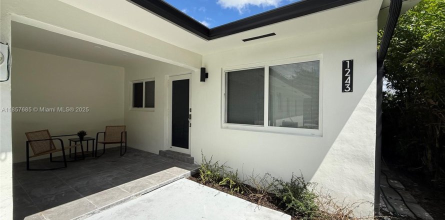 Villa ou maison à Miami, Floride 3 chambres, 111.48 m2 № 1882026
