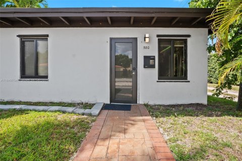 Casa en venta en Miami Springs, Florida, 7 dormitorios, 328.5 m2 № 1858797 - foto 24