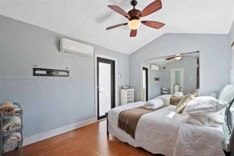 Casa en venta en Miami Springs, Florida, 7 dormitorios, 328.5 m2 № 1858797 - foto 14