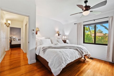 Casa en venta en Miami Springs, Florida, 7 dormitorios, 328.5 m2 № 1858797 - foto 18