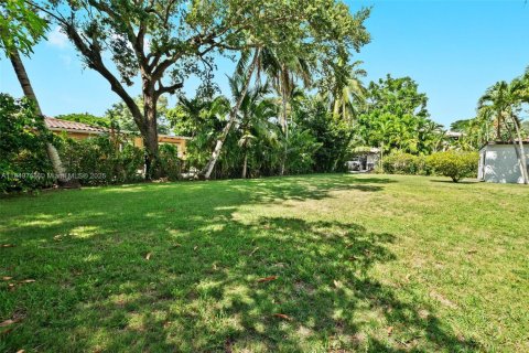 Casa en venta en Miami Springs, Florida, 7 dormitorios, 328.5 m2 № 1858797 - foto 30