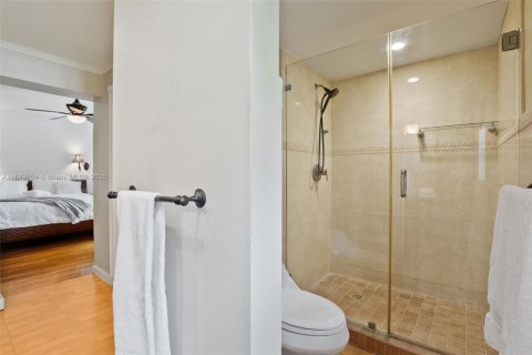 Casa en venta en Miami Springs, Florida, 7 dormitorios, 328.5 m2 № 1858797 - foto 20