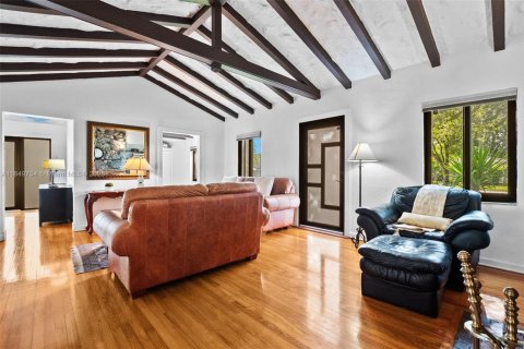 Casa en venta en Miami Springs, Florida, 7 dormitorios, 328.5 m2 № 1858797 - foto 4