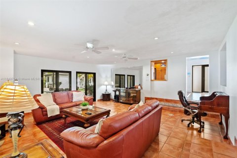Casa en venta en Miami Springs, Florida, 7 dormitorios, 328.5 m2 № 1858797 - foto 6