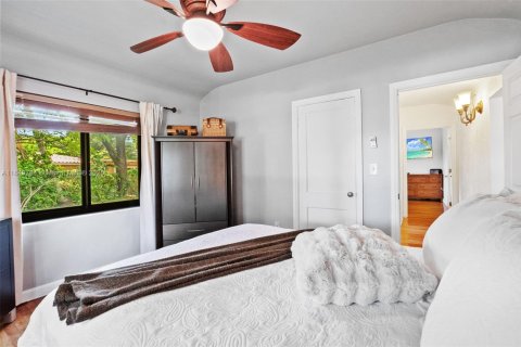 Casa en venta en Miami Springs, Florida, 7 dormitorios, 328.5 m2 № 1858797 - foto 15