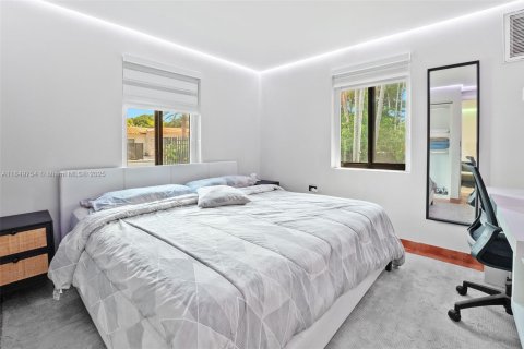 Casa en venta en Miami Springs, Florida, 7 dormitorios, 328.5 m2 № 1858797 - foto 21